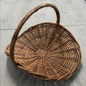 Vintage Gathering / Gardening / Herbs / Flower Wicker Rattan Basket 23” Base